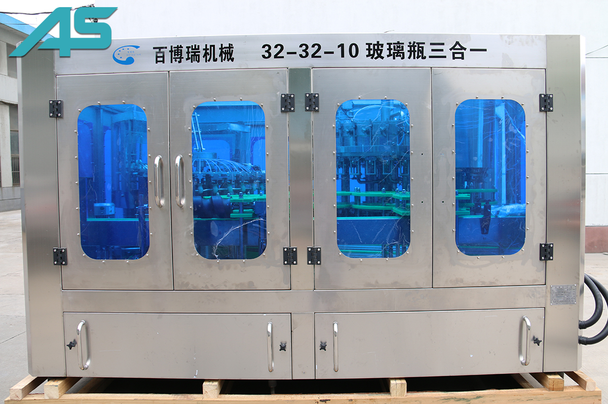 山東玻璃瓶含氣飲料灌裝機(jī)